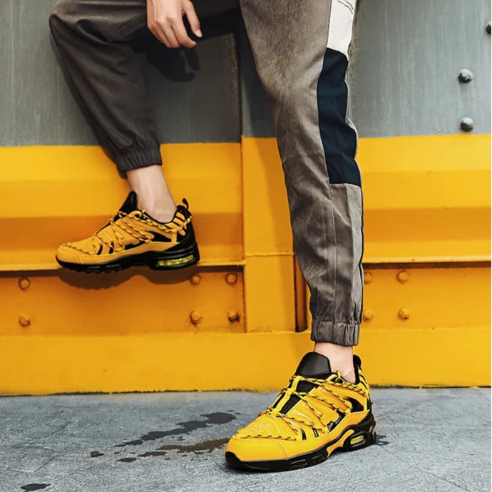Travis Sneakers