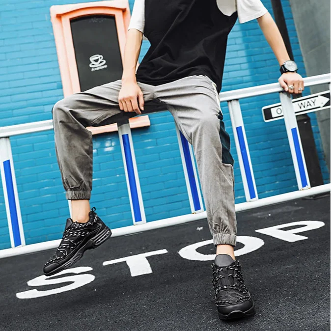 Travis Sneakers